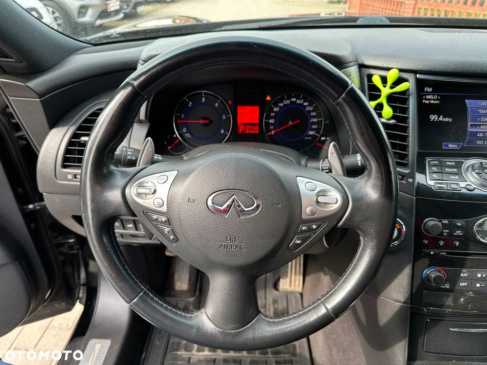Infiniti FX - 8