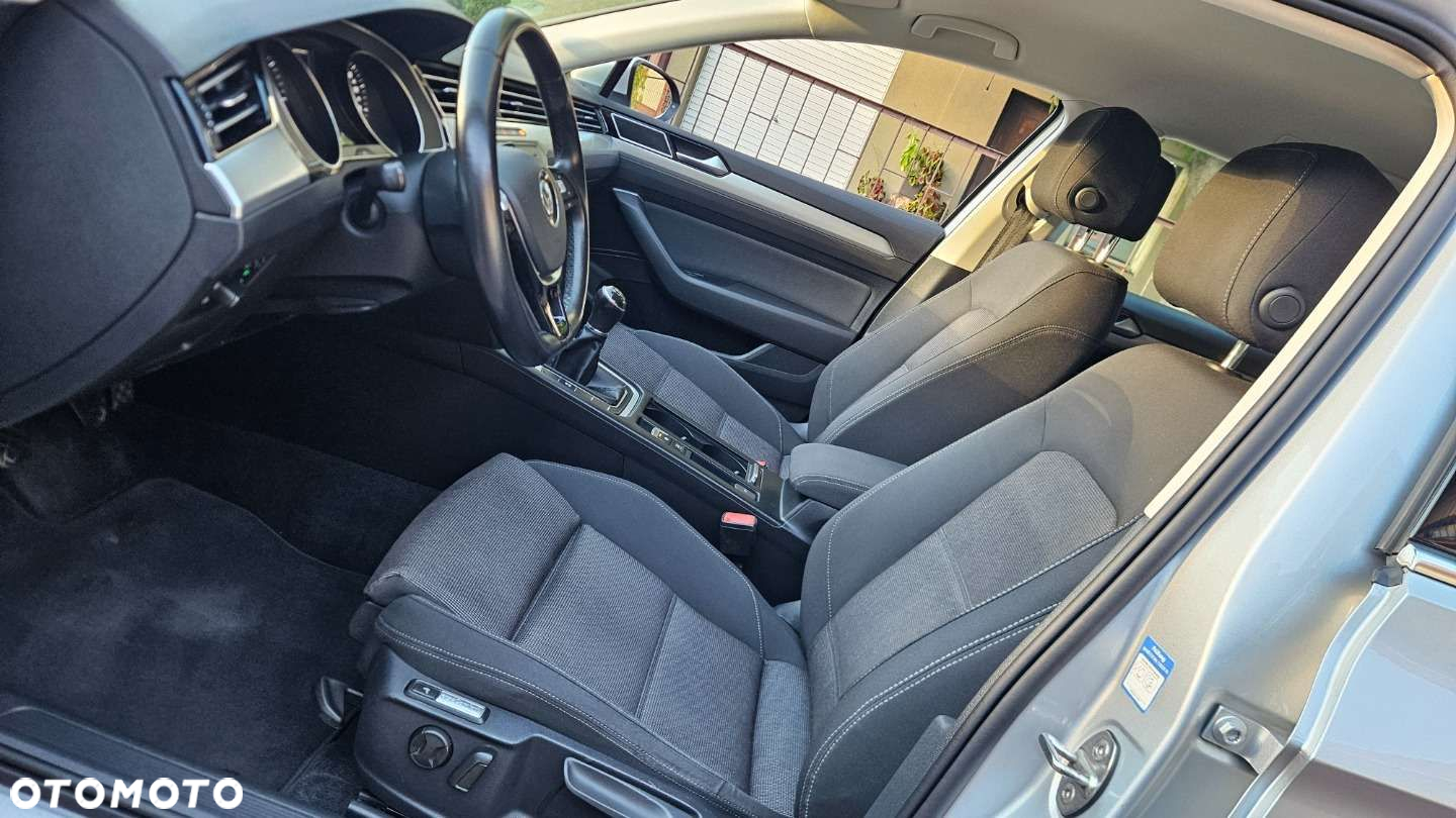 Volkswagen Passat Variant 2.0 TDI SCR Trendline - 13