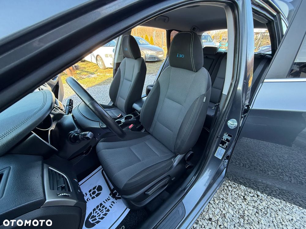 Hyundai i30 blue 1.6 CRDi Premium - 26