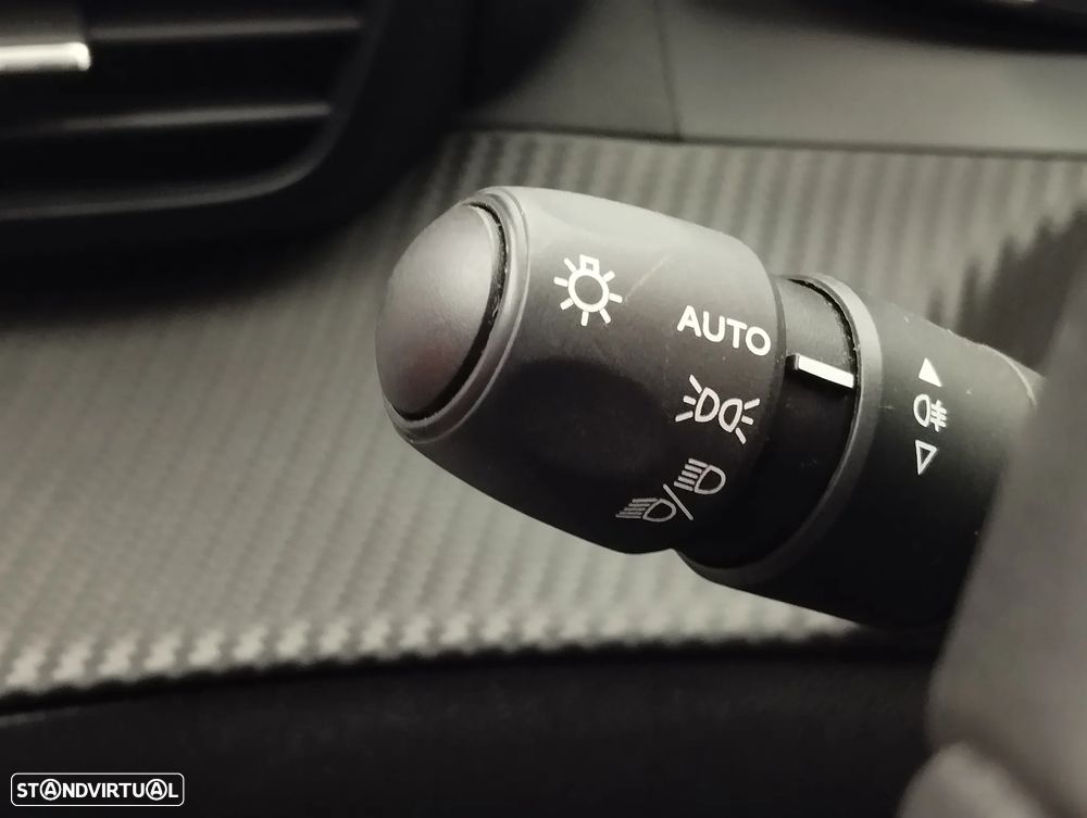 Peugeot 208 1.2 Hybrid Allure e-DCS6 - 22