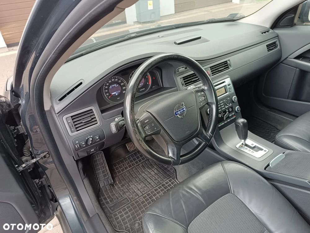 Volvo V70 2.4D Momentum - 24