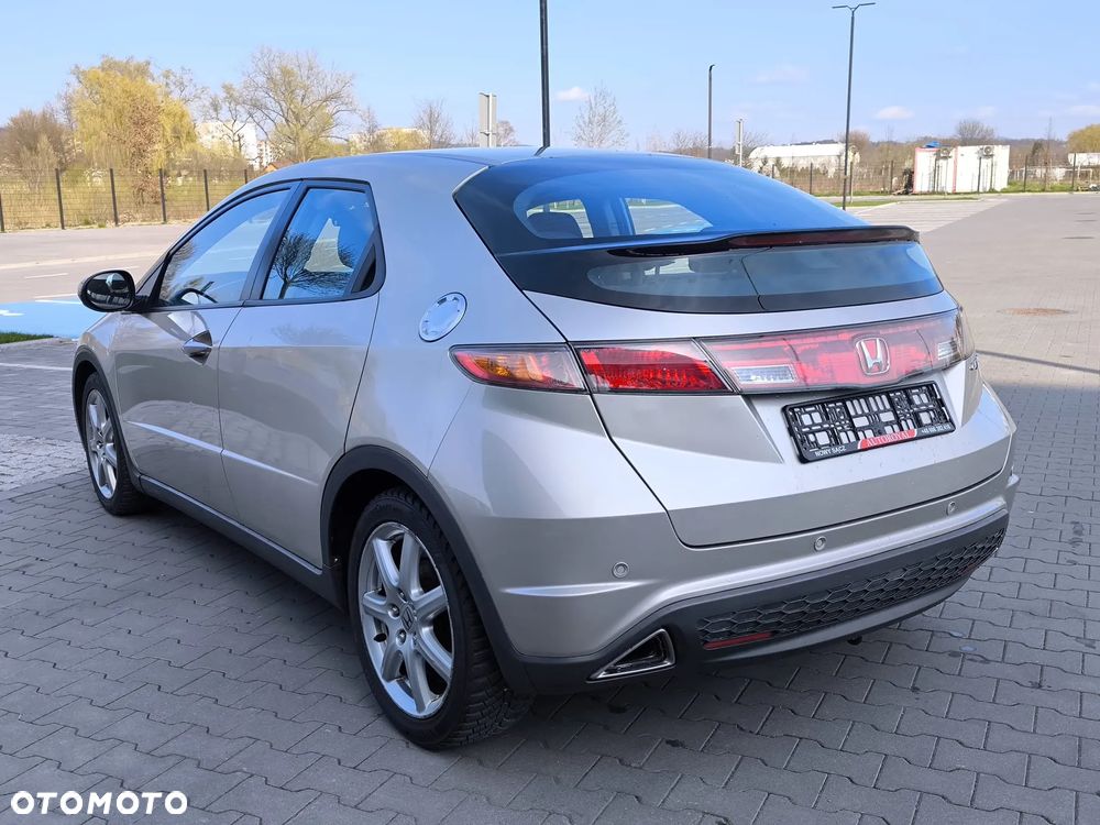 Honda Civic 1.8 Executive - 23