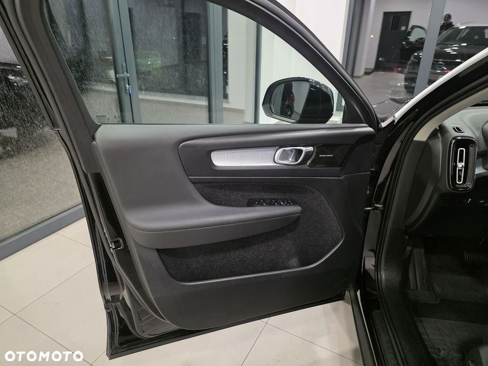 Volvo XC 40 D4 AWD Geartronic Momentum Pro - 18
