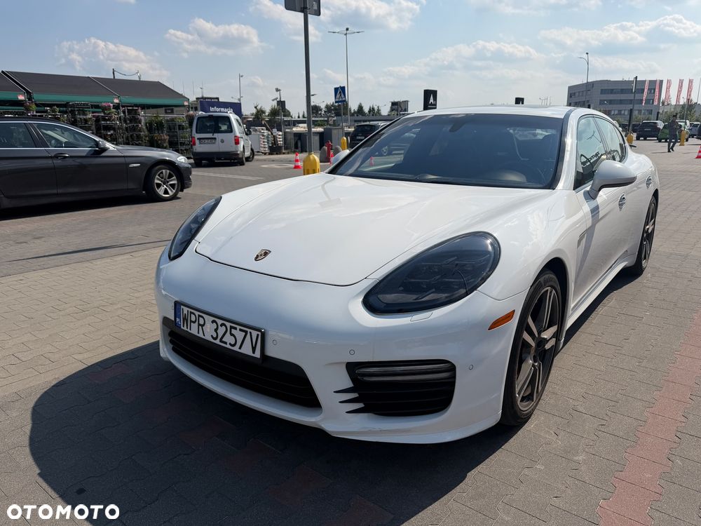 Porsche Panamera GTS PDK - 13