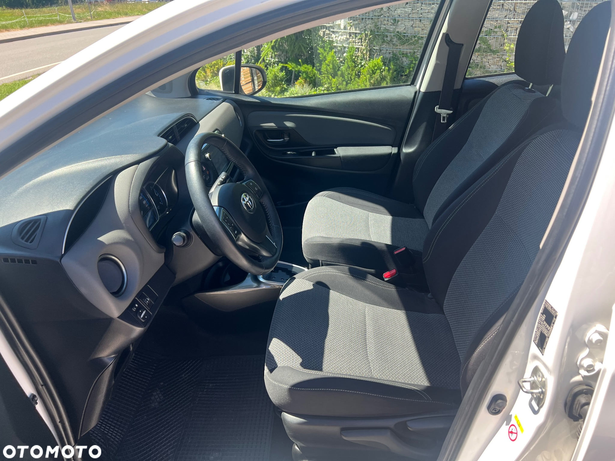 Toyota Yaris Hybrid 100 Selection Passion - 10