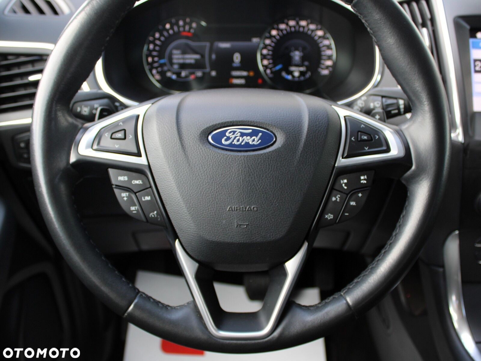 Ford S-Max - 24