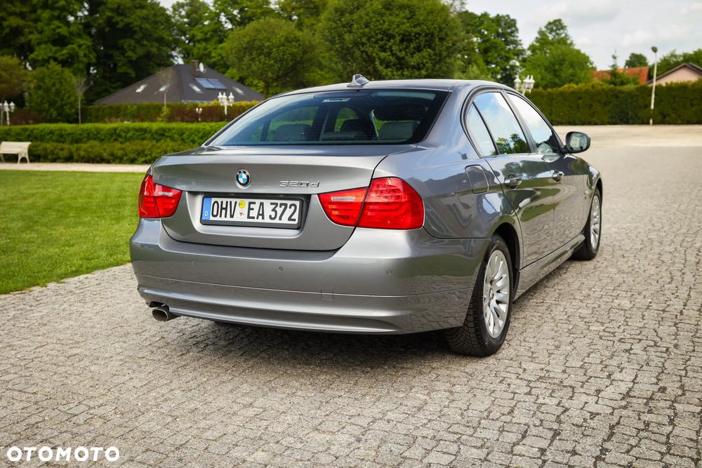 BMW Seria 3 320d xDrive DPF - 13