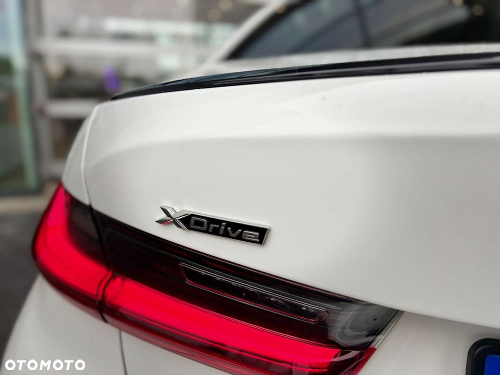 BMW Seria 3 330i xDrive M Sport sport - 9