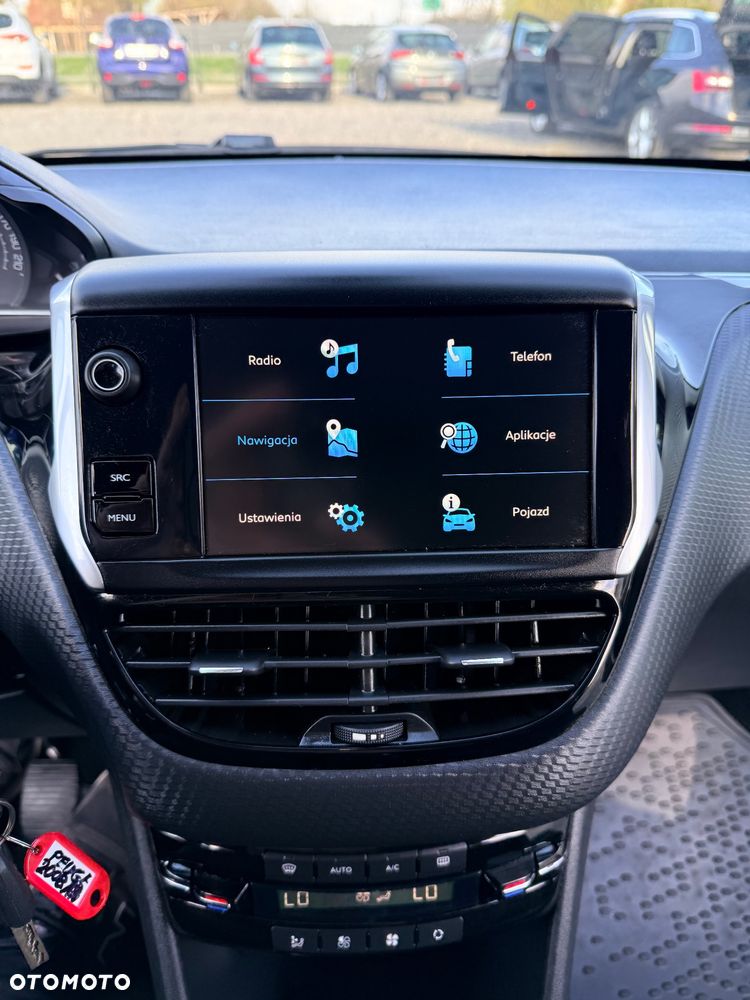 Peugeot 2008 BlueHDi 100 STOP & START Signature - 11