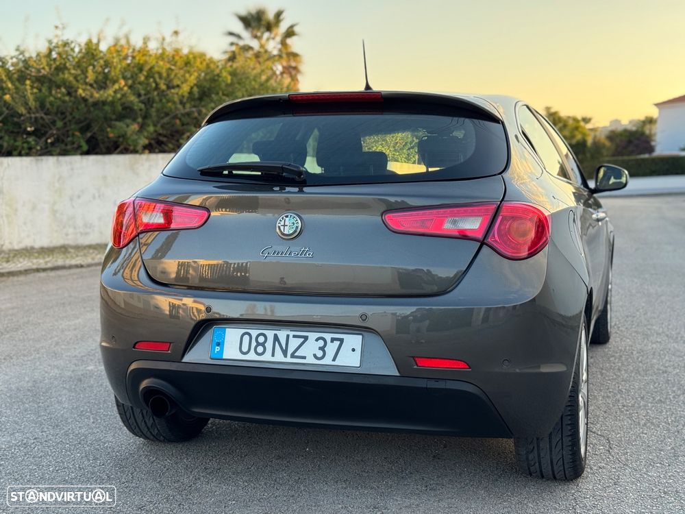 Alfa Romeo Giulietta 1.6 JTDm Exclusive - 12