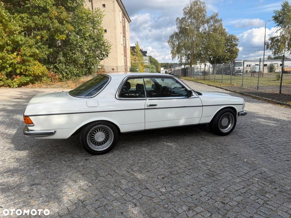 Mercedes-Benz W123 - 6