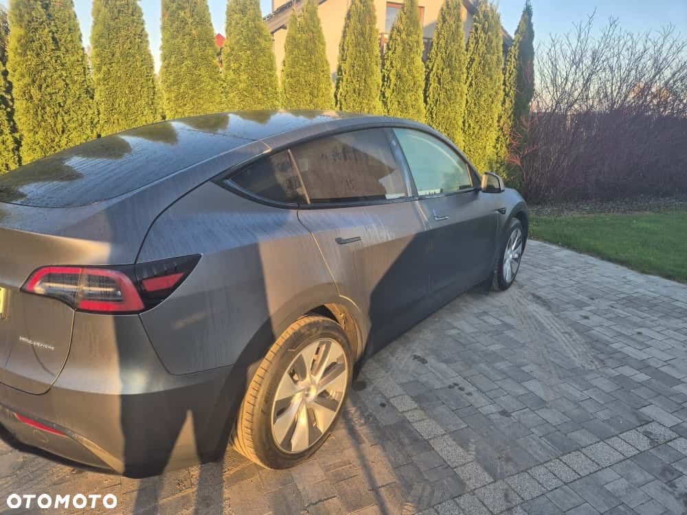 Tesla Y Long Range AWD - 4