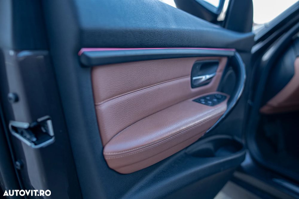 BMW Seria 3 320d Aut. - 35