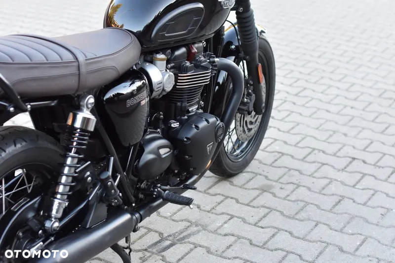 Triumph Bonneville - 17