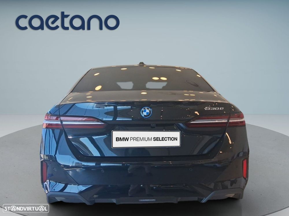 BMW 530 e Pack Desportivo M - 4
