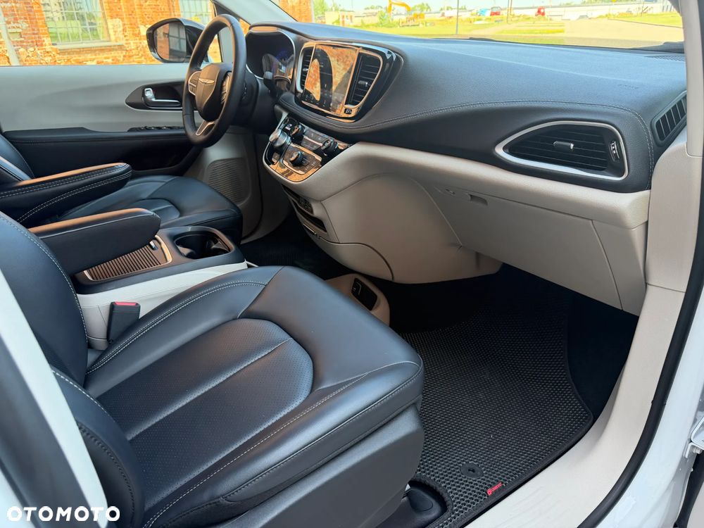 Chrysler Pacifica - 31