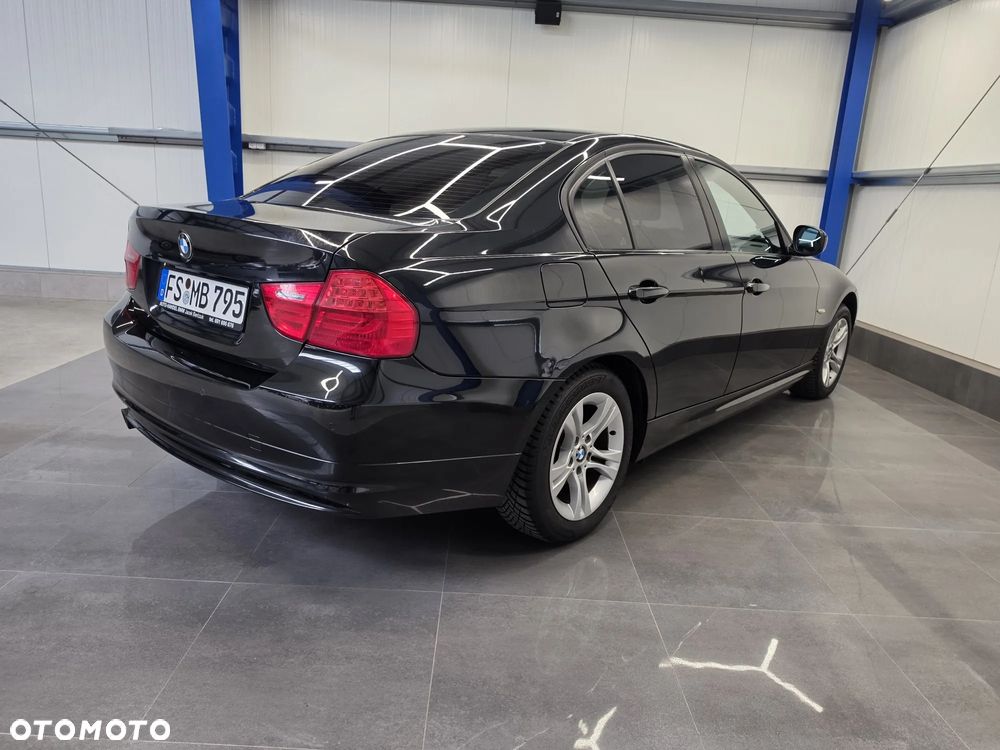 BMW Seria 3 318i - 11
