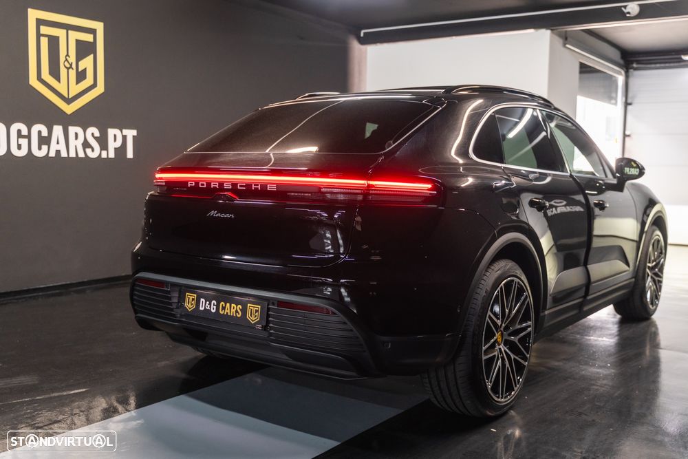 Porsche Macan Electric - 26
