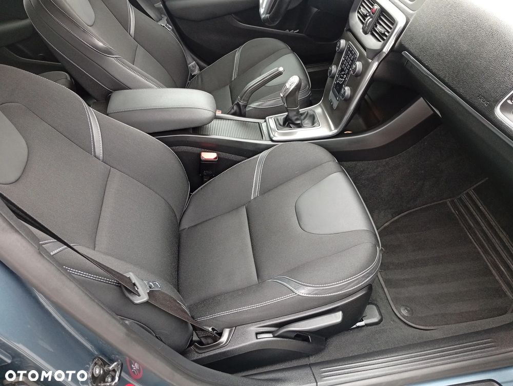 Volvo V40 D2 Kinetic - 23