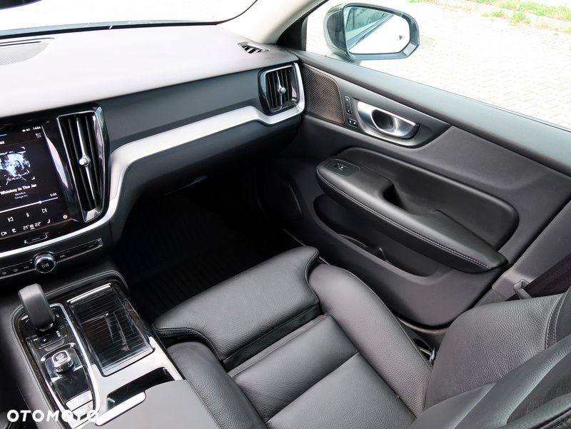 Volvo V60 T6 AWD Plug-In Hybrid Plus Dark - 17