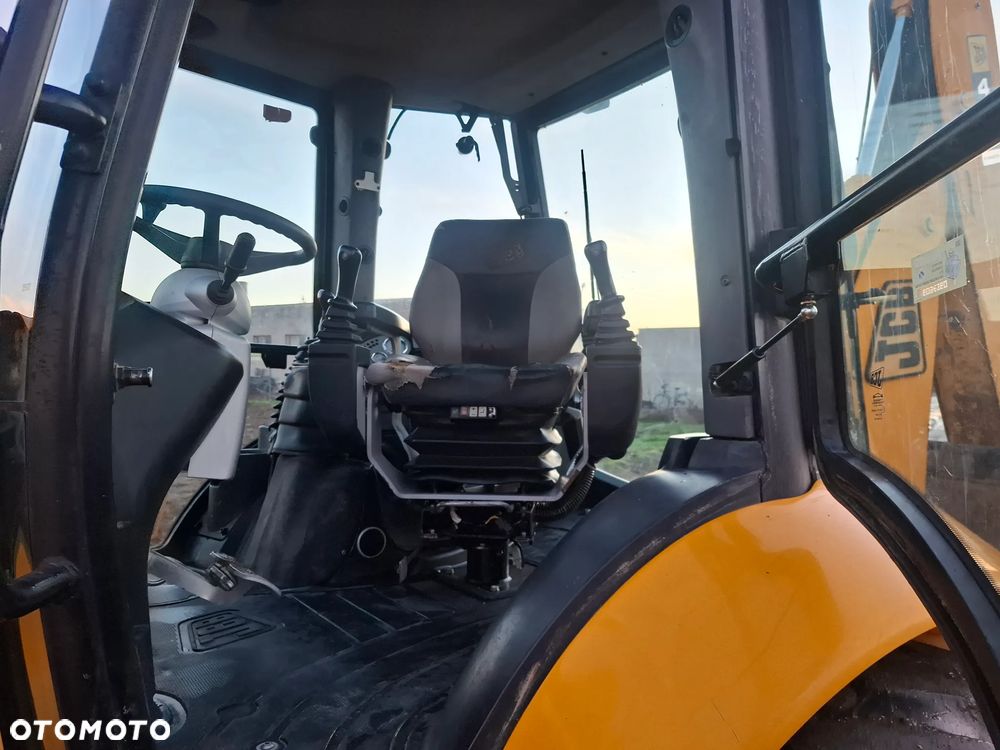 JCB 4CX - 7
