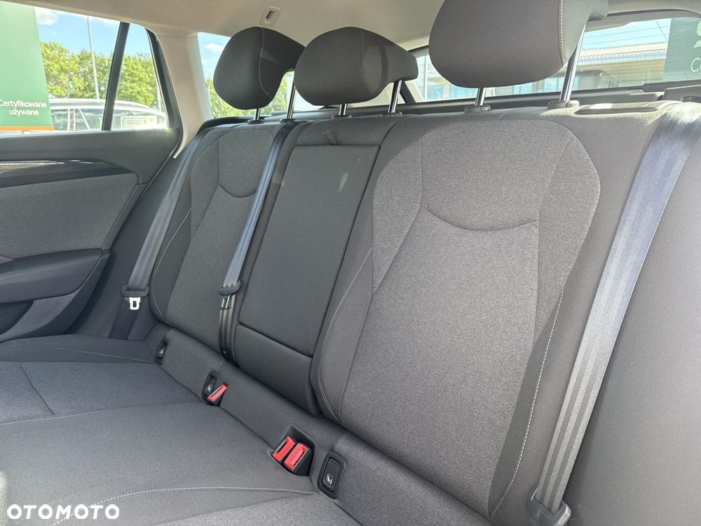 Volkswagen Passat - 13
