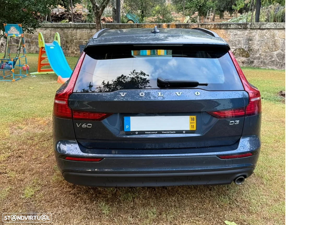 Volvo V60 2.0 D3 Momentum - 4