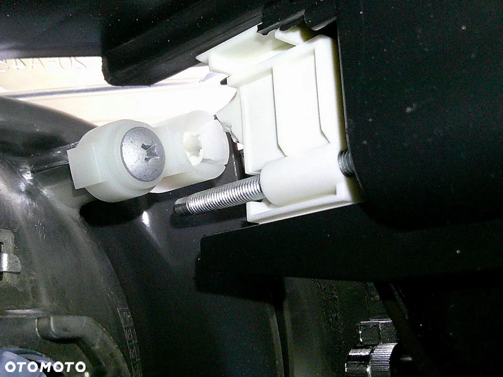 audi a3 8p lampa przód prawa nowa z uszkodzeniem przednia H7 - 2