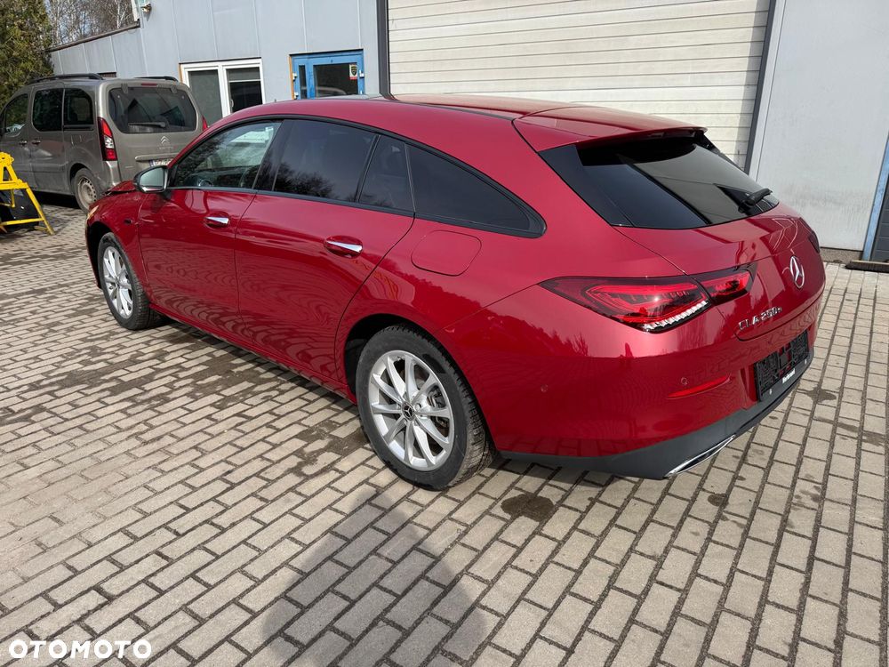 Mercedes-Benz CLA 250 e 8G-DCT Special Edition - 4