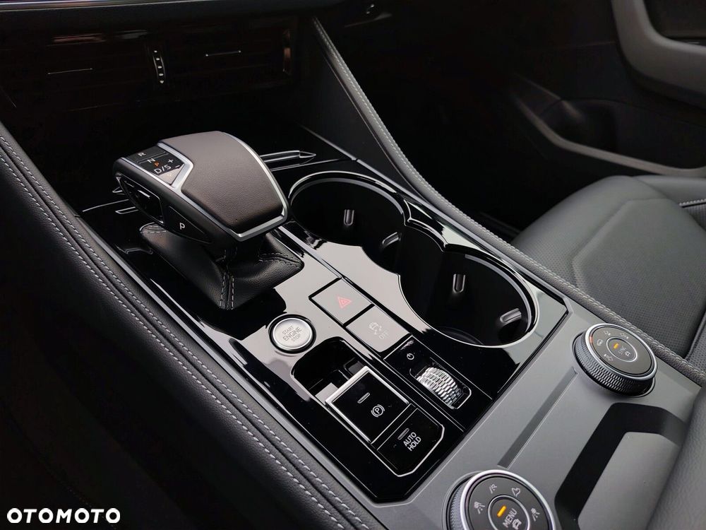 Volkswagen Touareg - 21