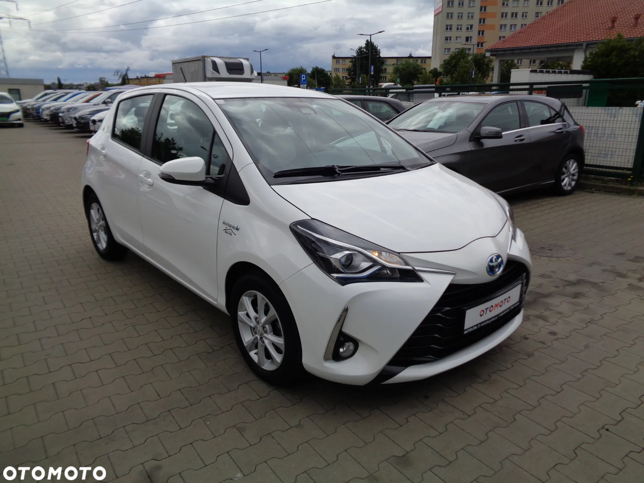 Toyota Yaris Hybrid 100 Premium - 9