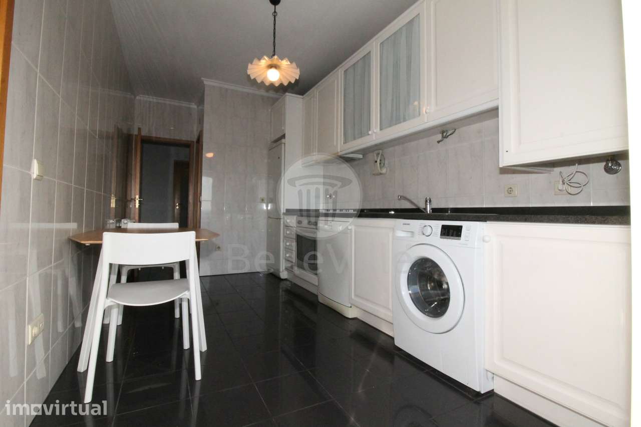 Apartamento T3, mobilado e com garagem para dois carros, centro - Grande imagem: 5/31