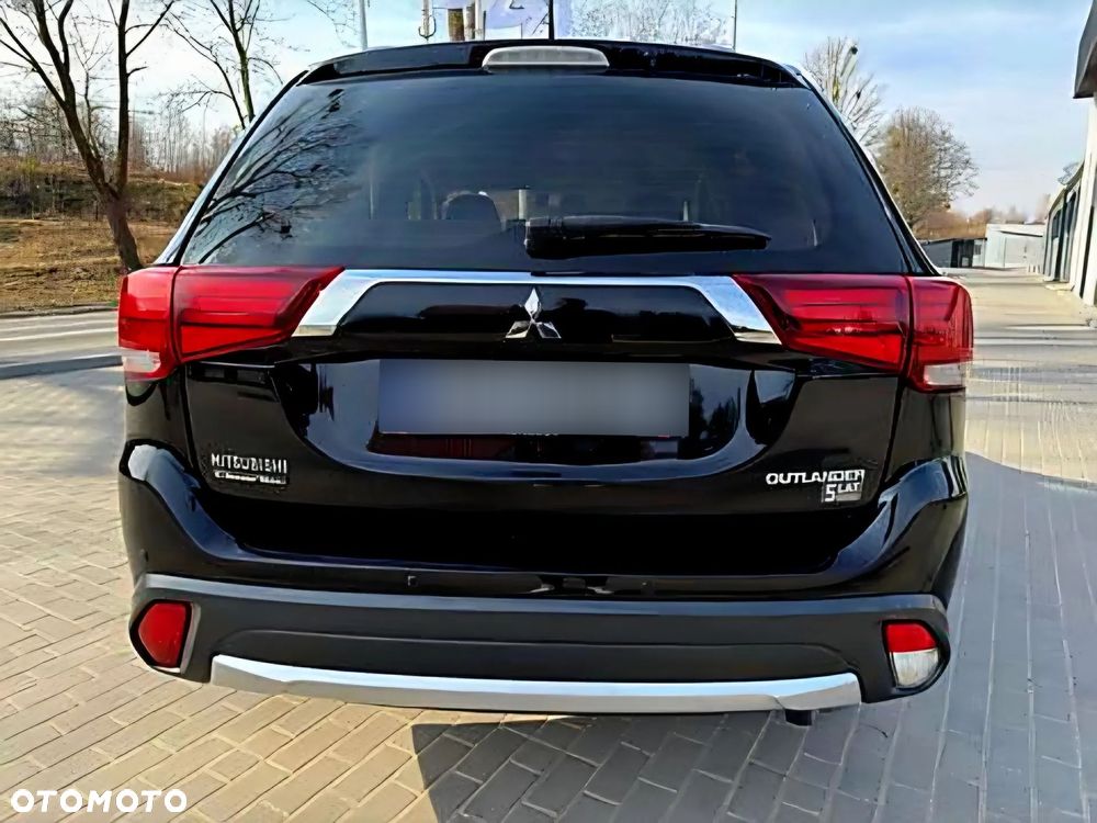 Mitsubishi Outlander 2.0 Invite + 2WD - 9