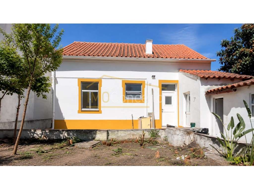 Moradia T2 | Espaço Exterior - Sótão - Remodelado | Zona da estação... - Grande imagem: 3/25