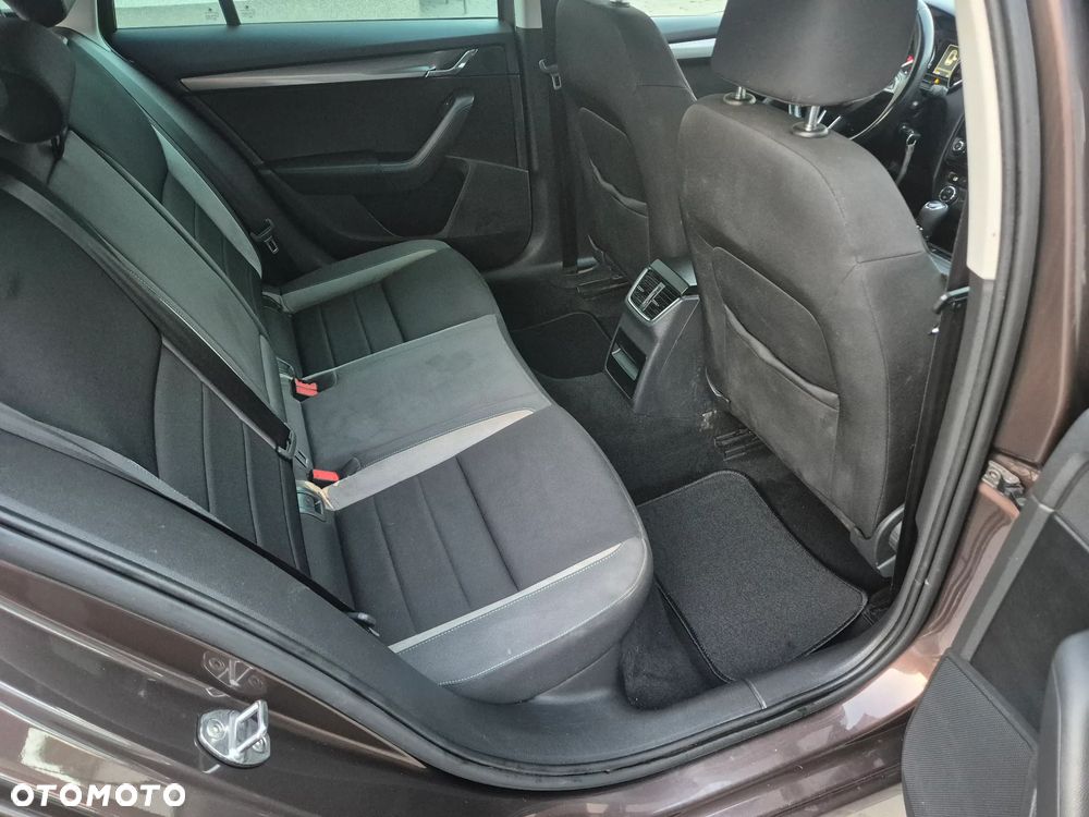 Skoda Octavia 1.6 TDI Edition DSG - 16