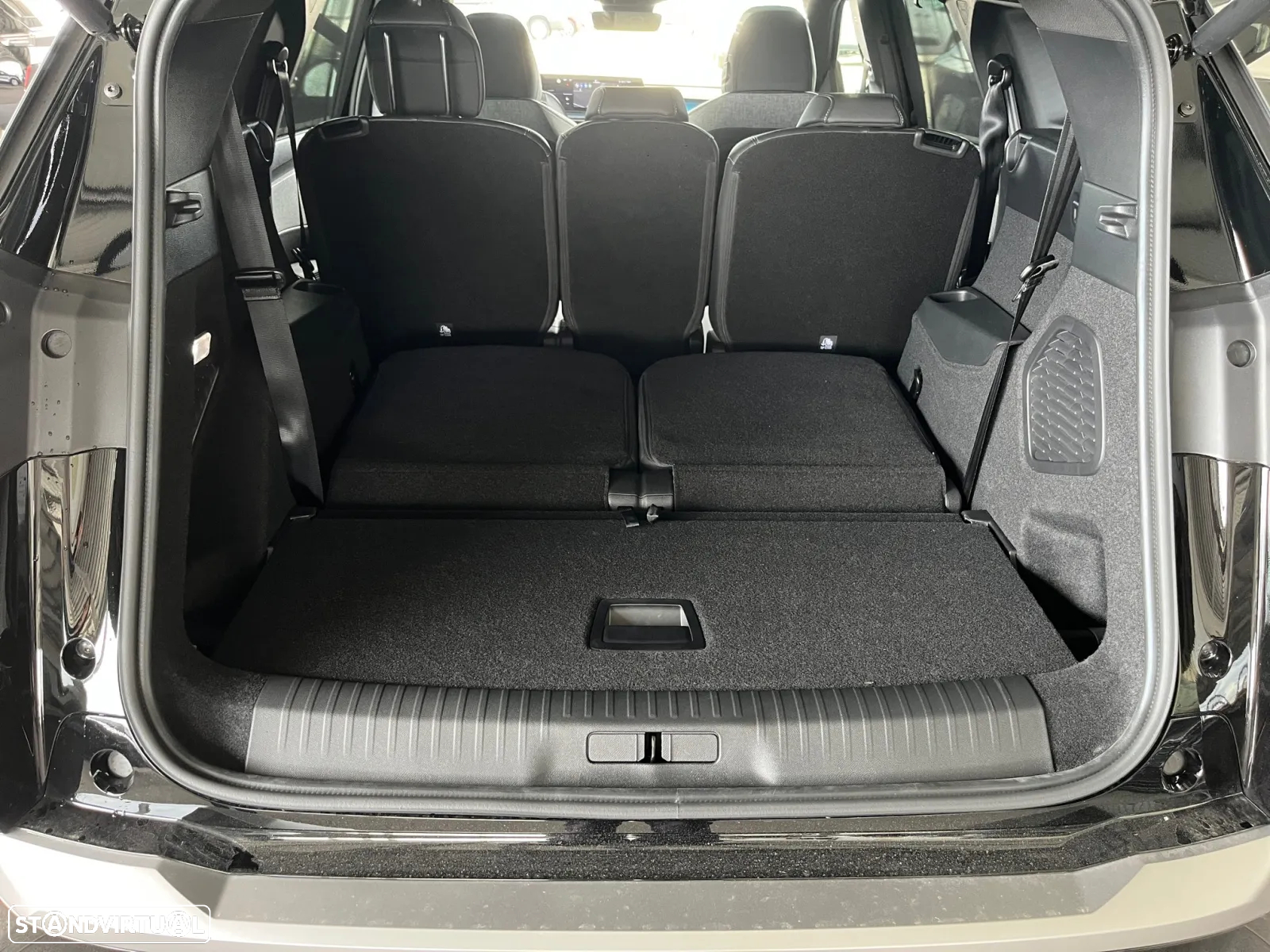 Peugeot E-5008 73 kWh GT - 17