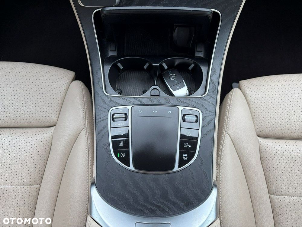 Mercedes-Benz GLC - 32