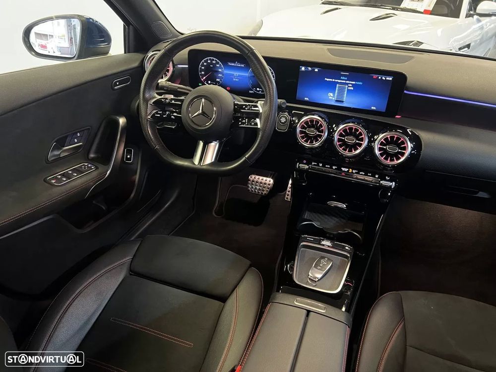 Mercedes-Benz A 250 Limousine e AMG Line - 12