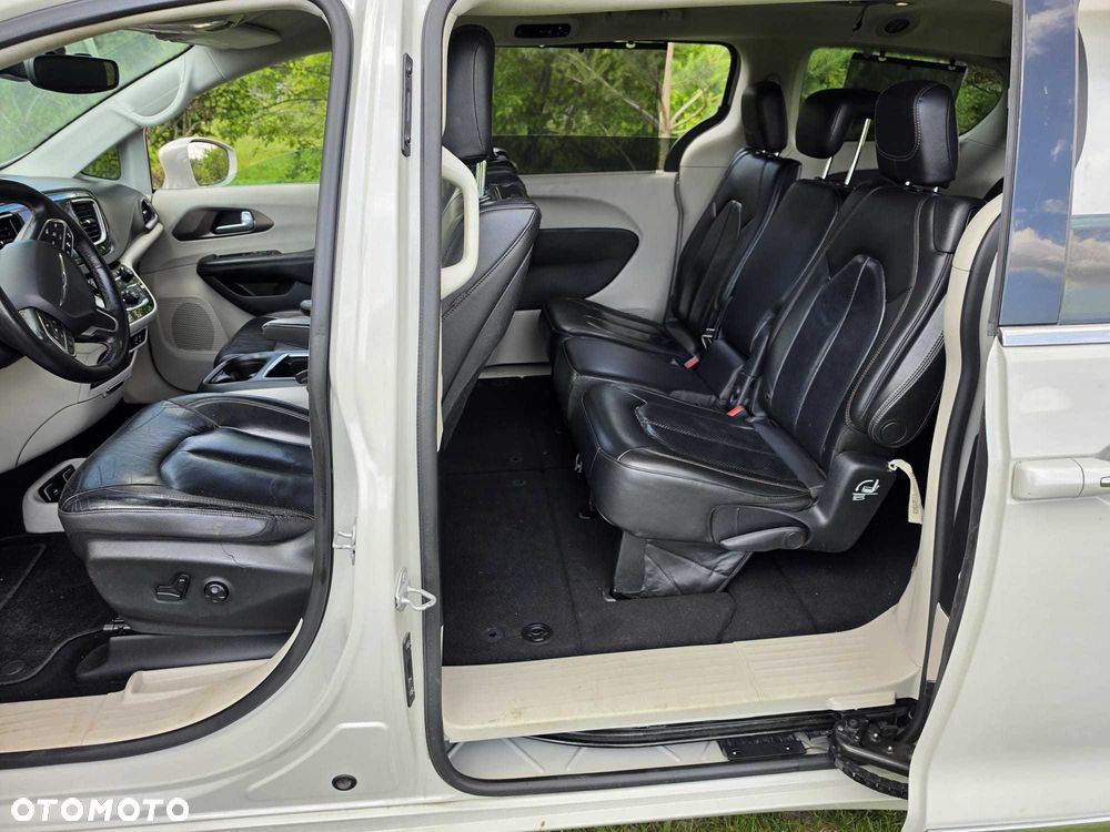 Chrysler Pacifica - 5