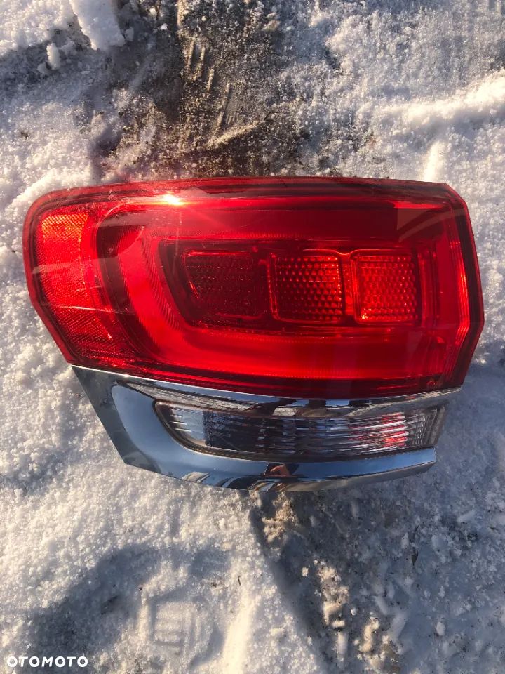 LAMPA TYLNA LEWA GRAND CHEROKEE WK2 LIFT