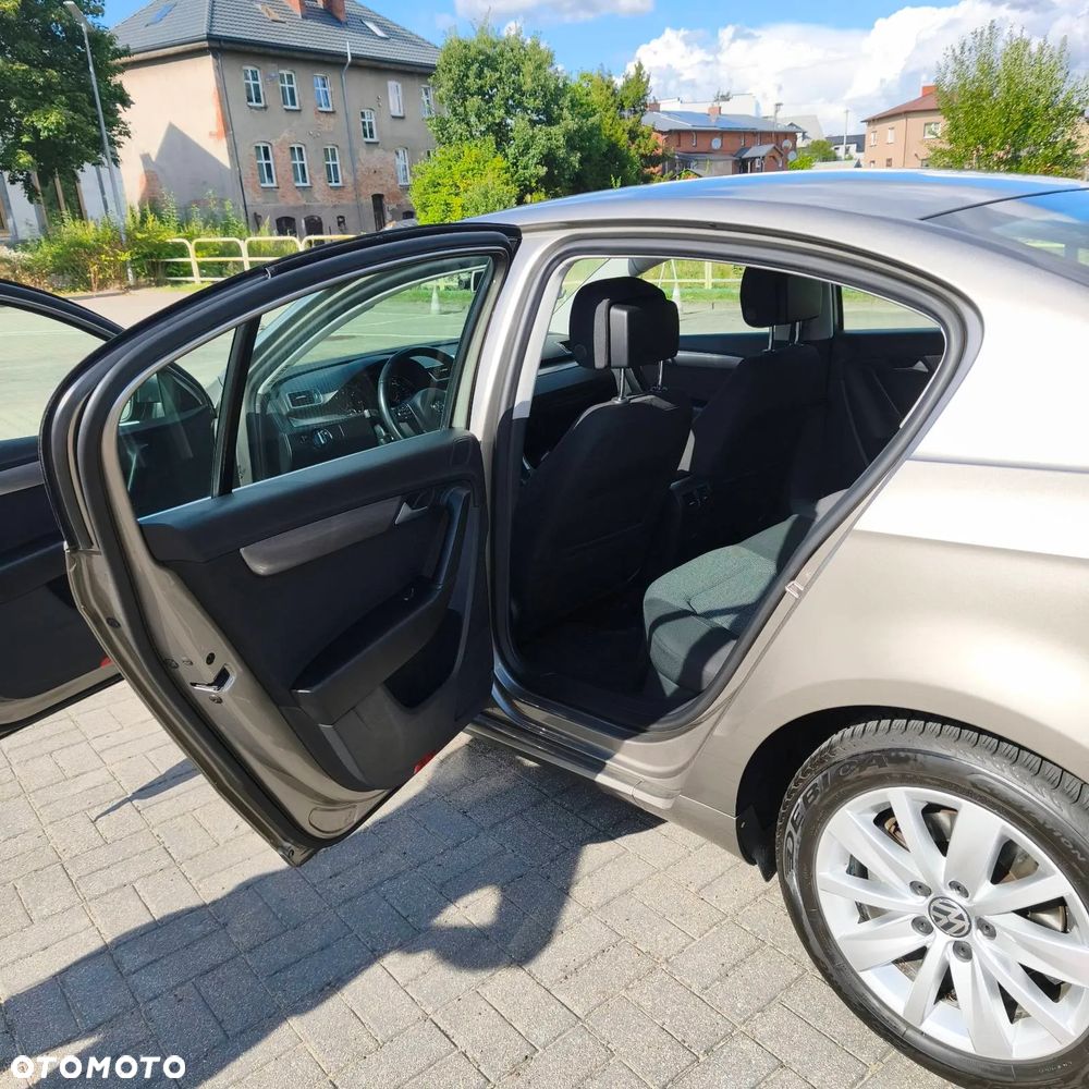 Volkswagen Passat 2.0 TDI Comfortline - 26