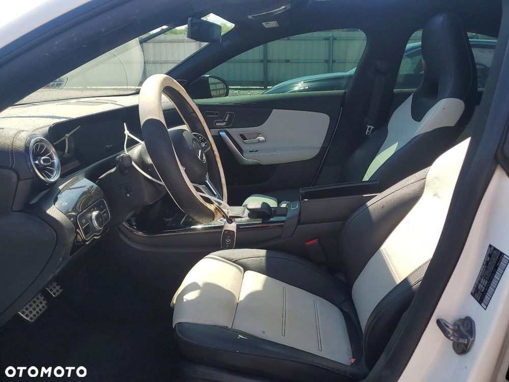 Mercedes-Benz CLA 250 4-Matic AMG Line 7G-DCT - 7