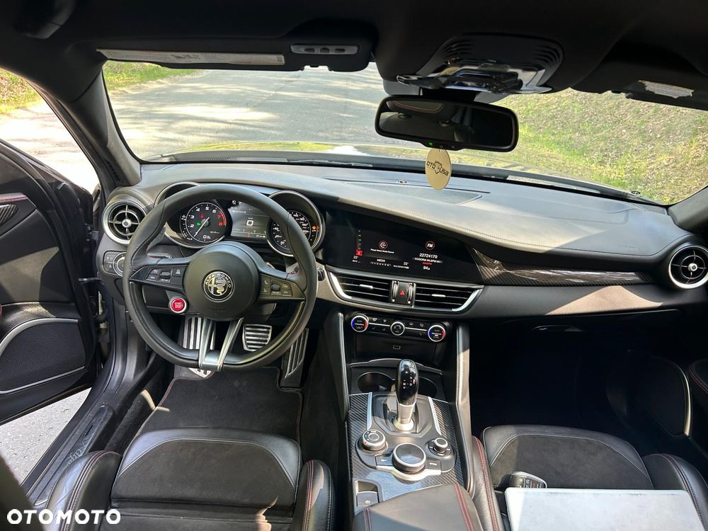 Alfa Romeo Giulia 2.9 V6 Bi-Turbo AT8 Quadrifoglio - 17