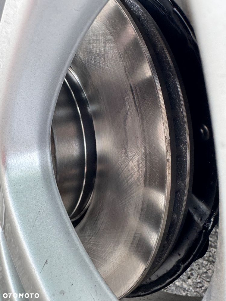 Volvo S60 2.4D Momentum - 33