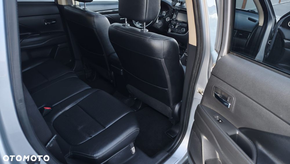 Mitsubishi Outlander - 13