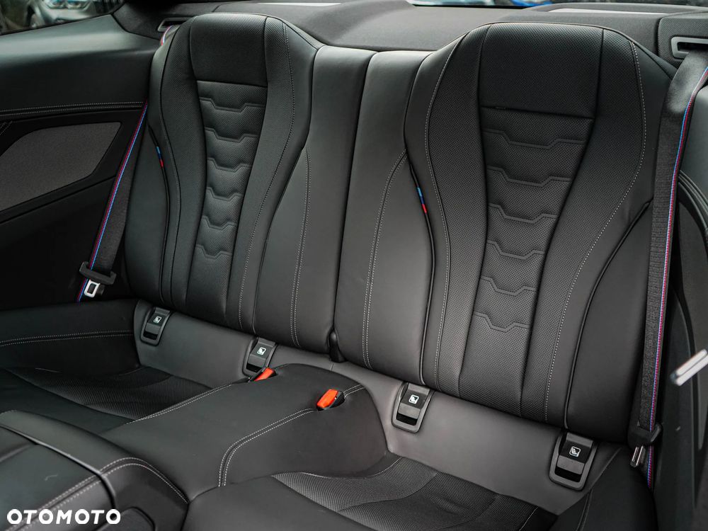 BMW Seria 8 - 32