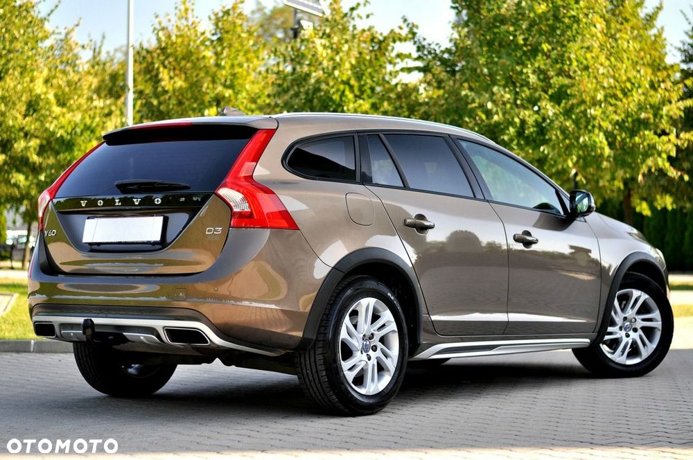 Volvo V60 Cross Country D3 Drive-E Momentum - 4