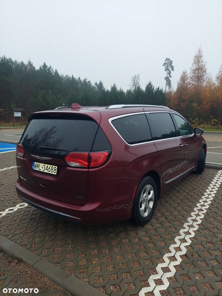 Chrysler Pacifica - 5