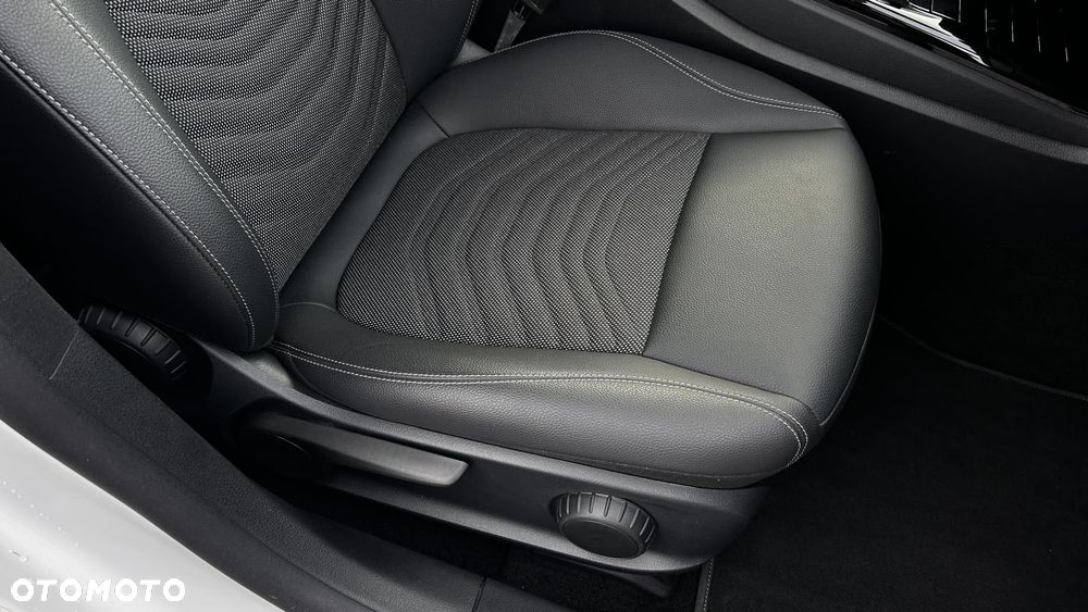 Mercedes-Benz CLA 200 7G-DCT - 23