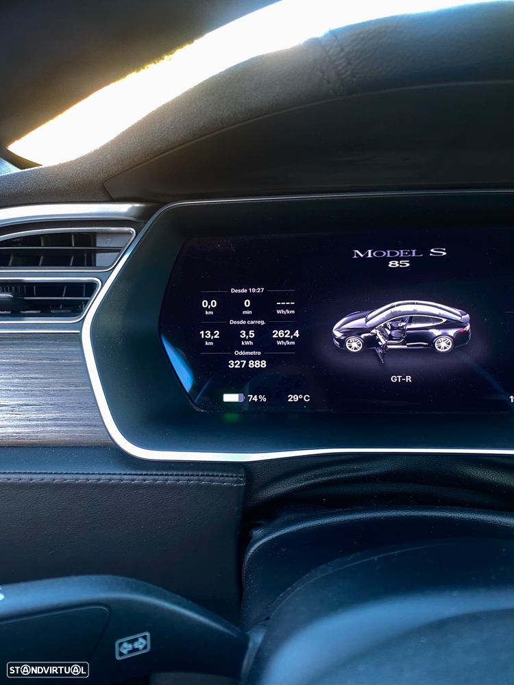 Tesla Model S - 6